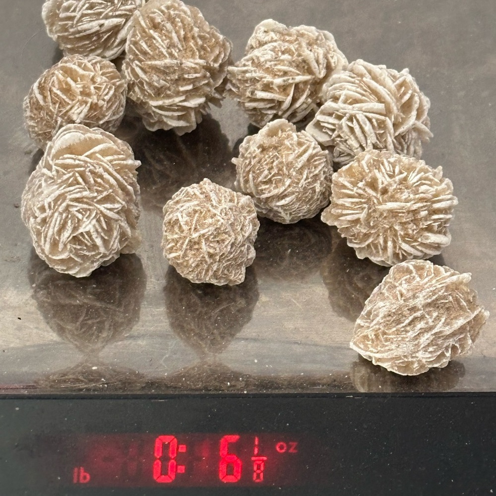 Desert Rose Selenite 6.5 oz in cranberry colored tin - Picture 5 of 5